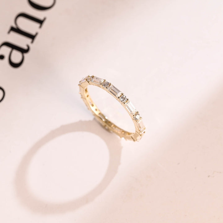 Round & Baguette round & baguette diamond wedding band front view
