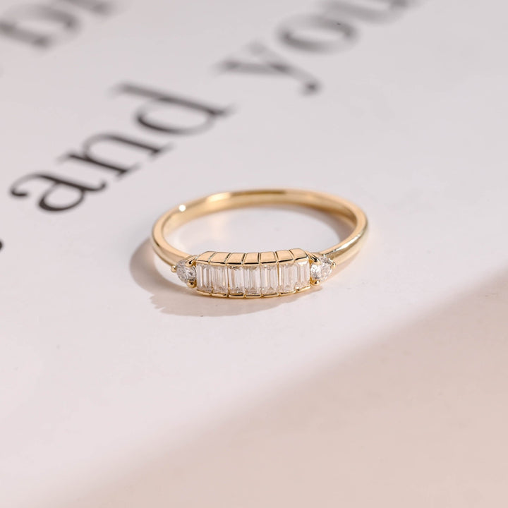 Side view of baguette & round diamond wedding band
