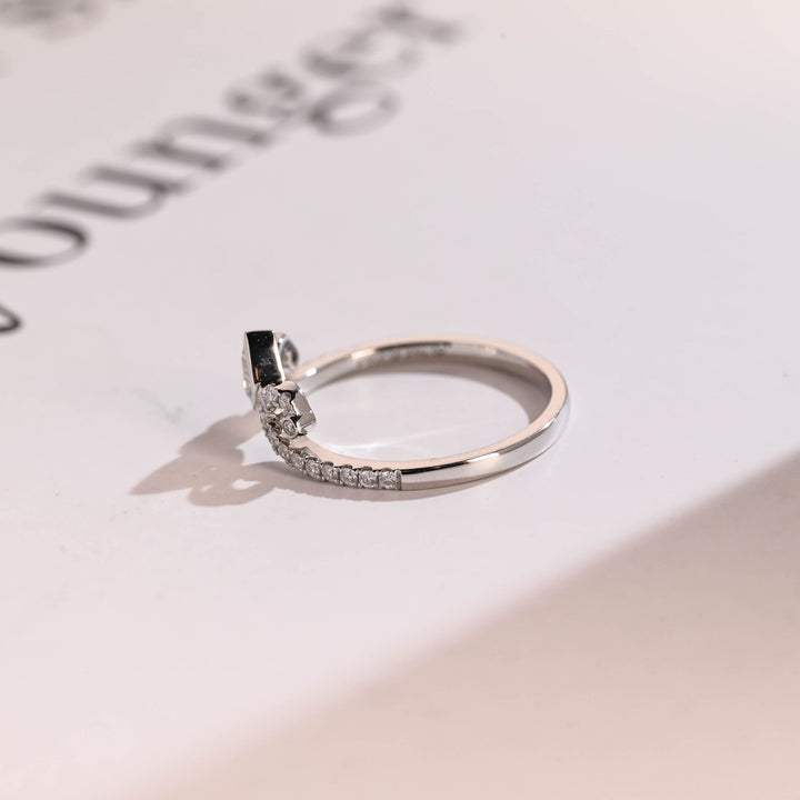 Round & Pear diamond wedding band in white gold