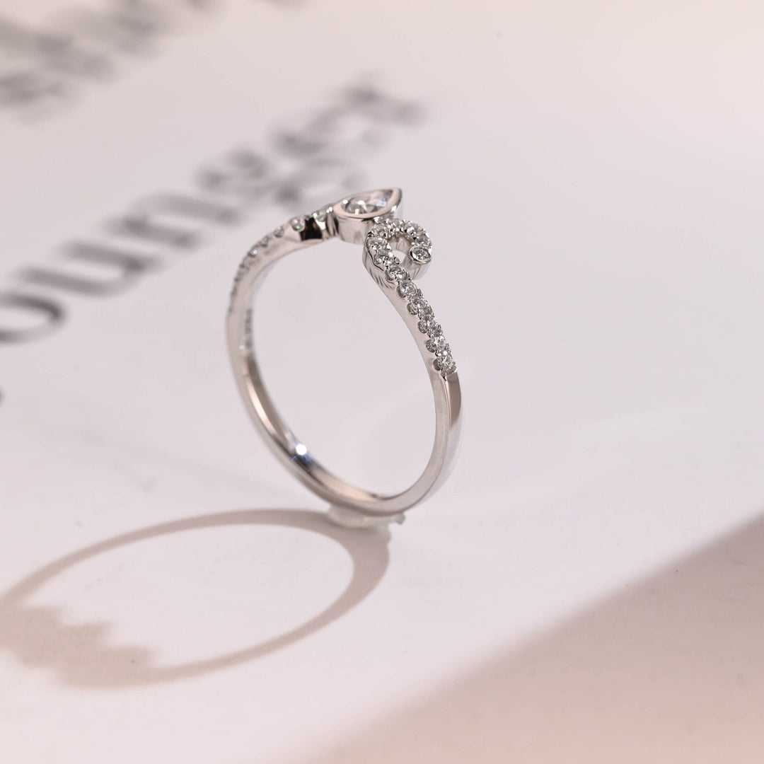 Round & Pear diamond wedding band in rose gold