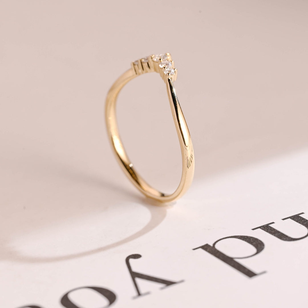 Side view of round diamond wedding band