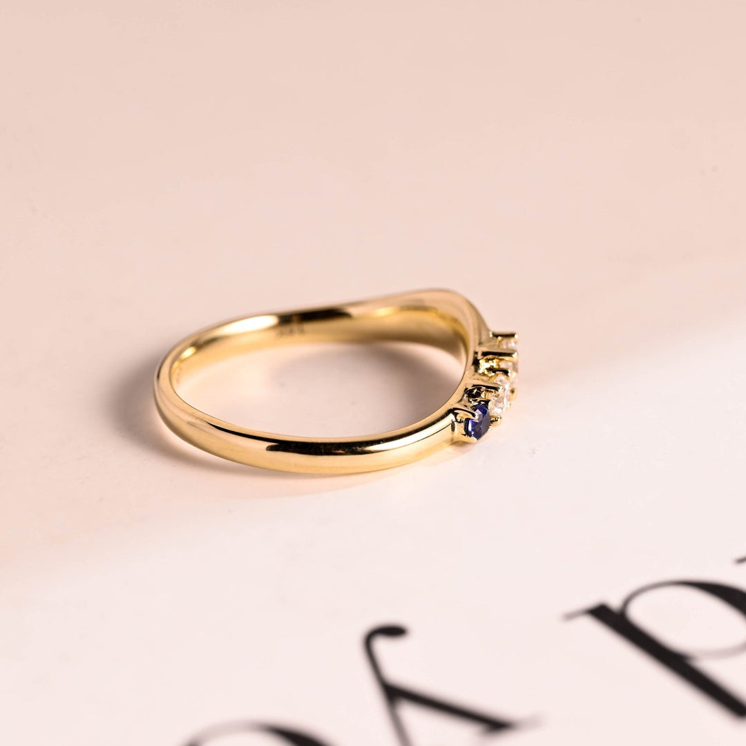 Sapphire Round & Round diamond wedding band in yellow gold