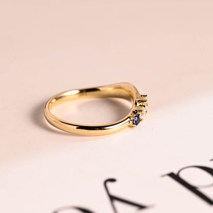 Sapphire Round & Round diamond wedding band in yellow gold