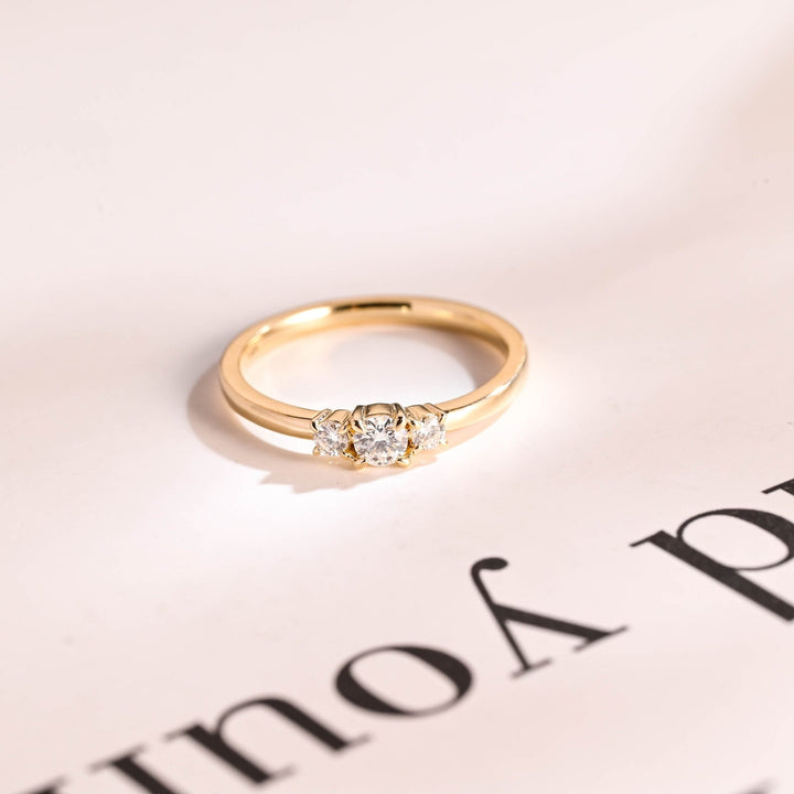 Round diamond wedding band in white gold