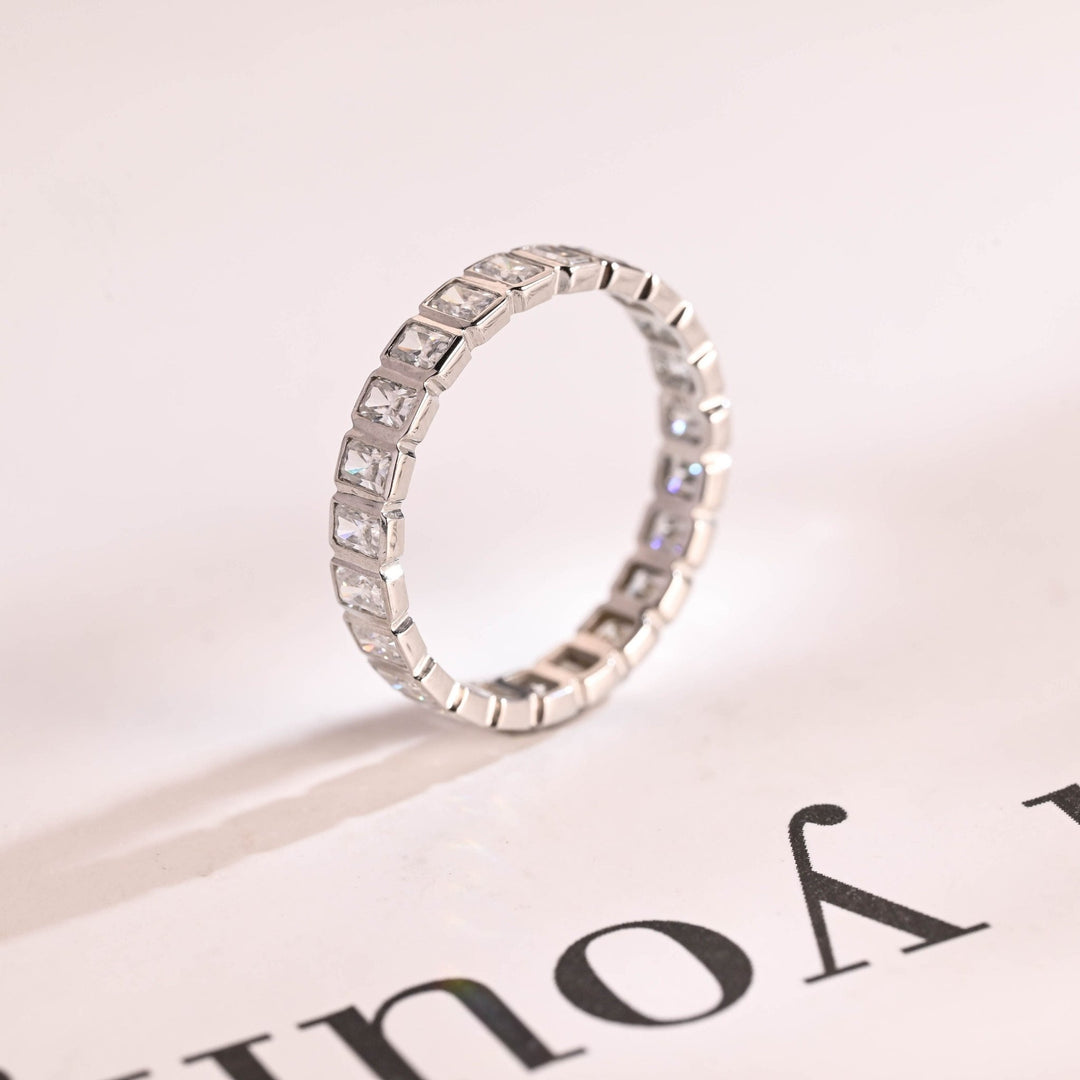 Radiant diamond wedding band in yellow gold