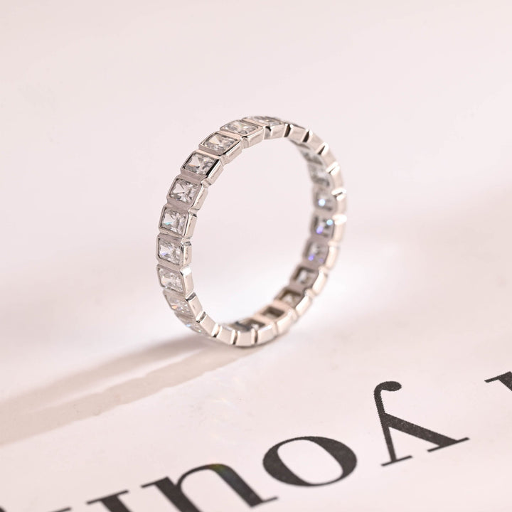 Radiant diamond wedding band in yellow gold