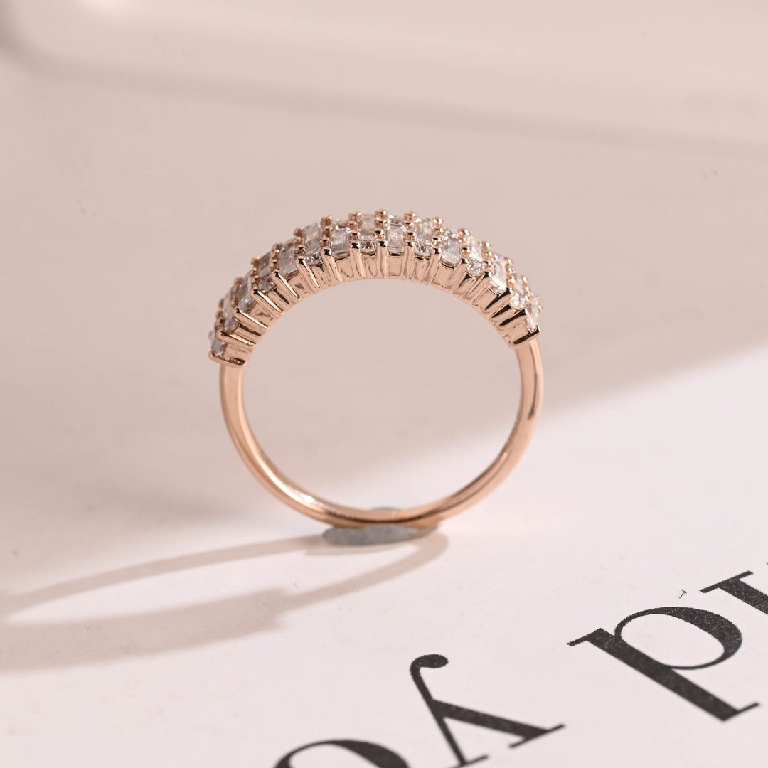 Round & Baguette diamond wedding band in yellow gold