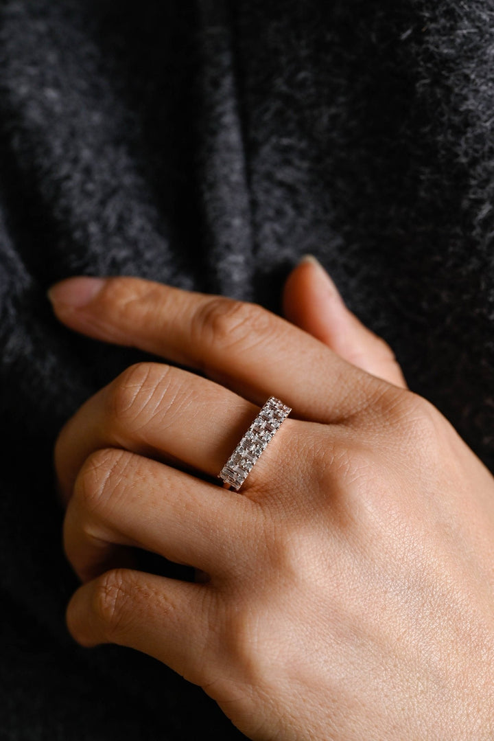 Round & Baguette round & baguette diamond wedding band front view