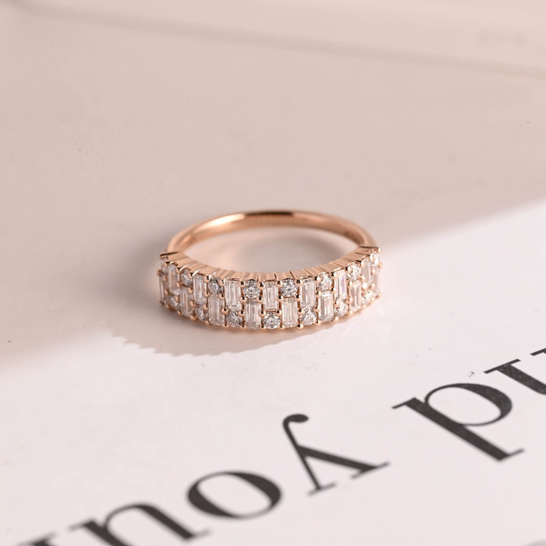 Round & Baguette diamond wedding band in white gold