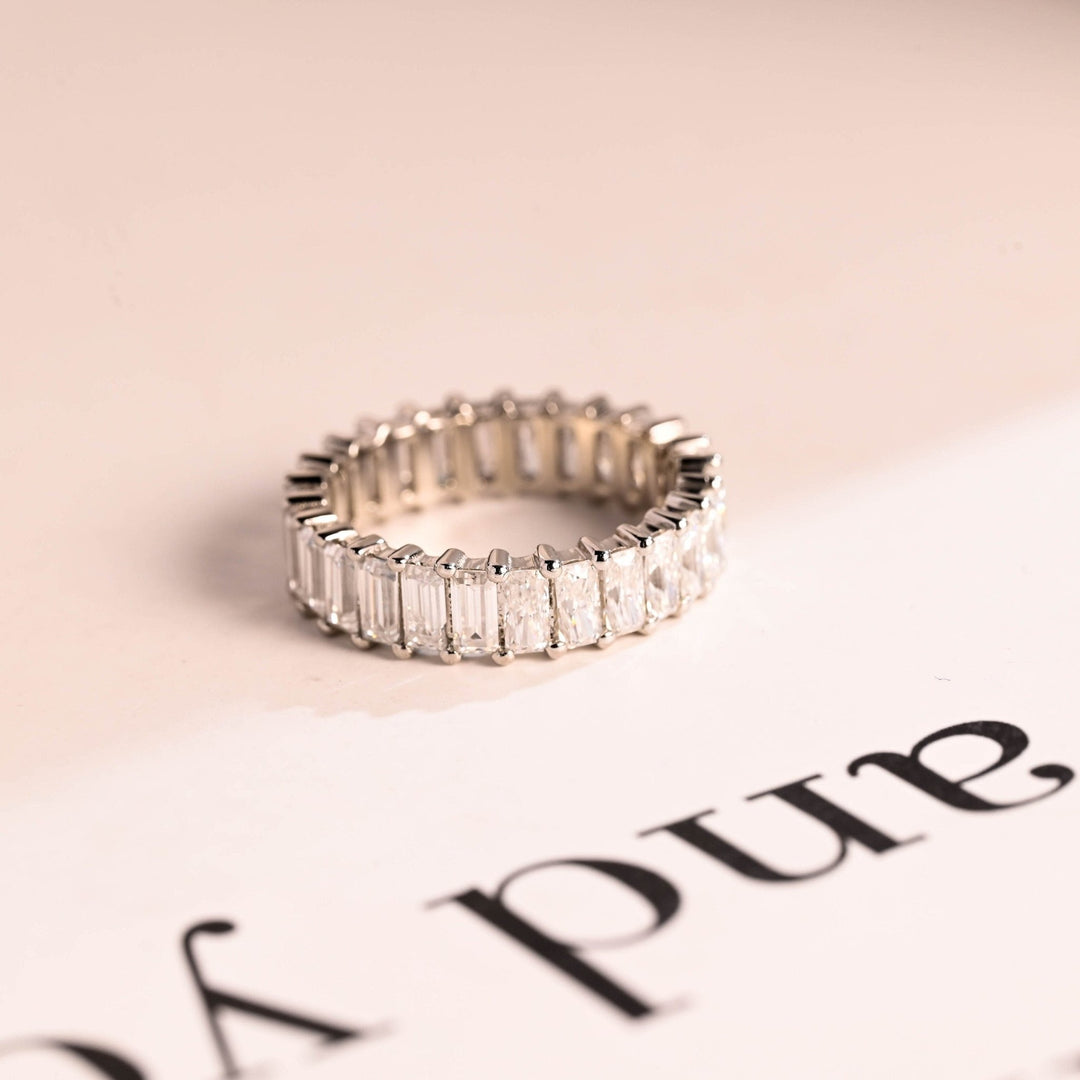 Side view of emerald & radiant diamond wedding band
