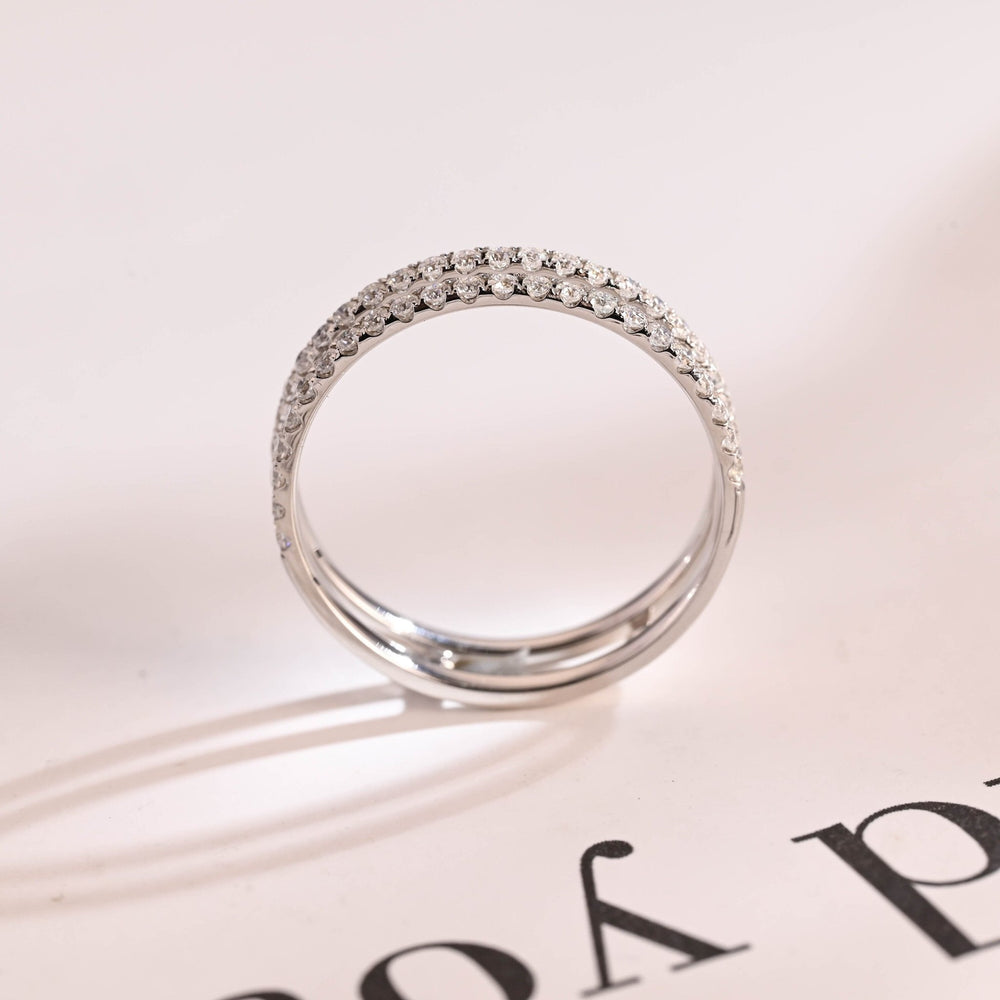 Close-up of 0.48CT round lab grown diamonds