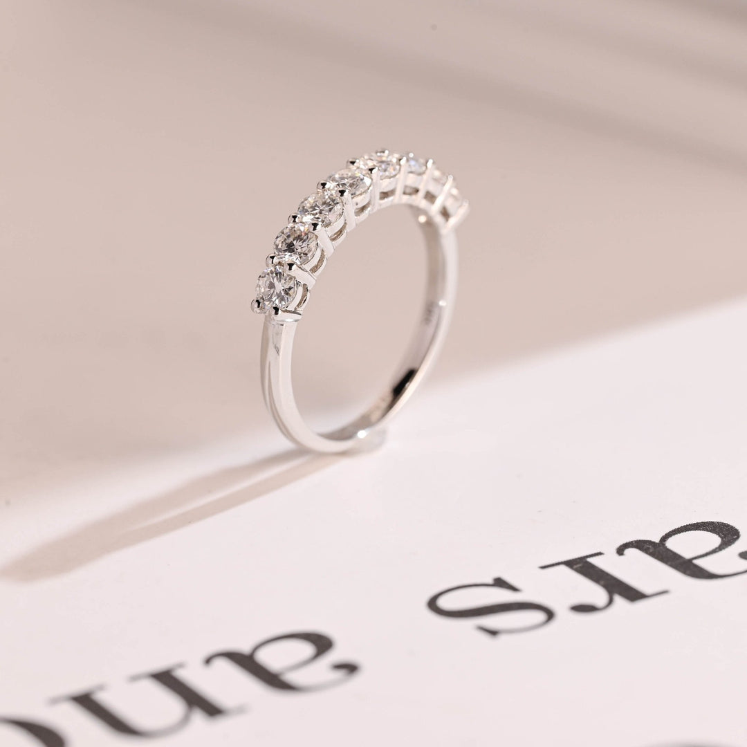 Round diamond wedding band in white gold