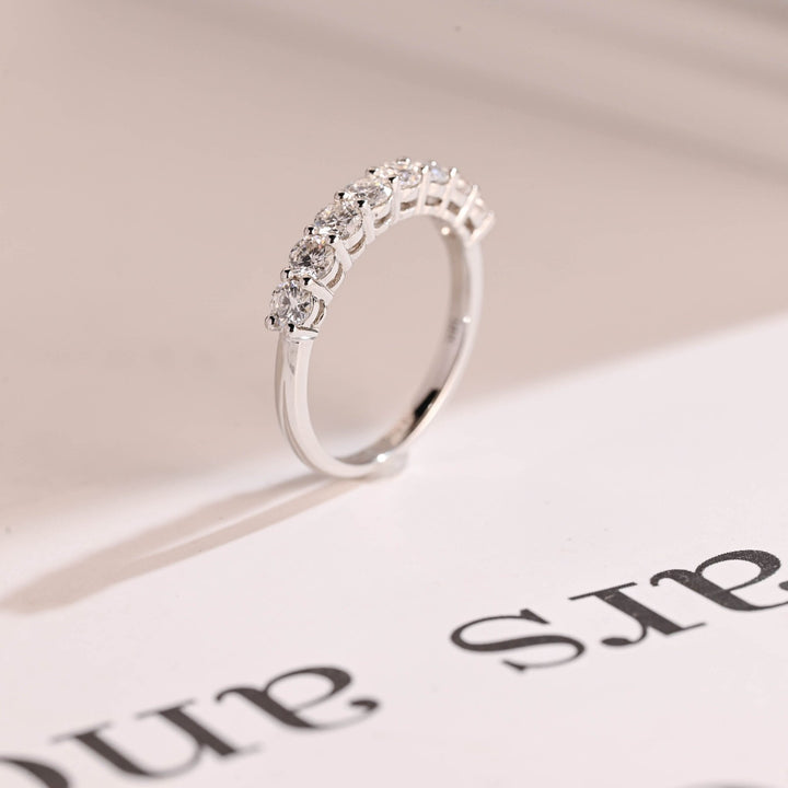Round diamond wedding band in white gold