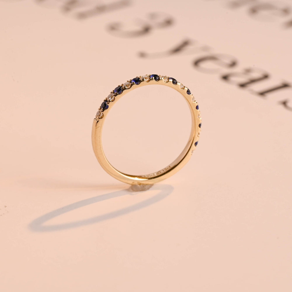 Close-up of 0.42CT round lab grown diamonds