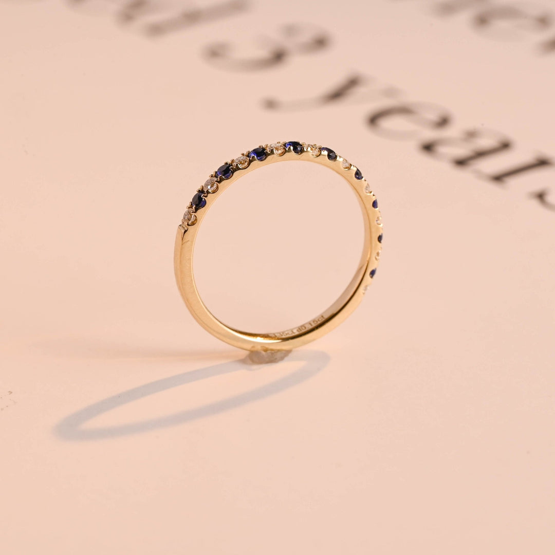Close-up of 0.42CT round lab grown diamonds