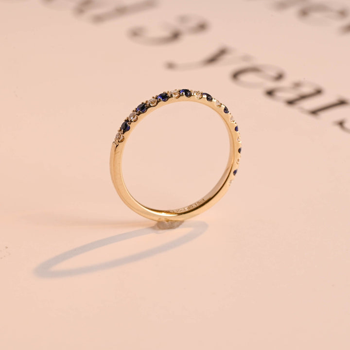Close-up of 0.42CT round lab grown diamonds