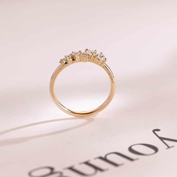 Round diamond wedding band in yellow gold