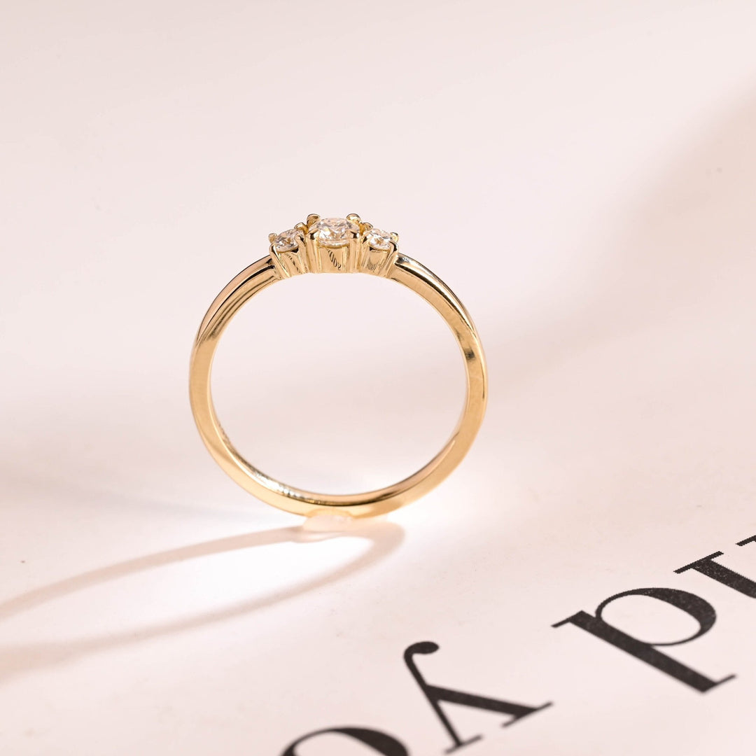 Sustainable round diamond wedding ring