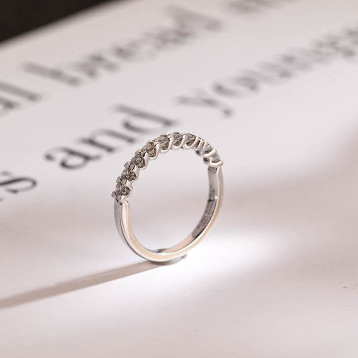 Round diamond wedding band in white gold