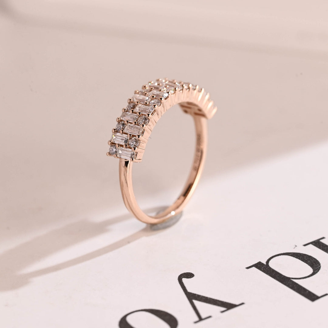Sustainable round & baguette diamond wedding ring