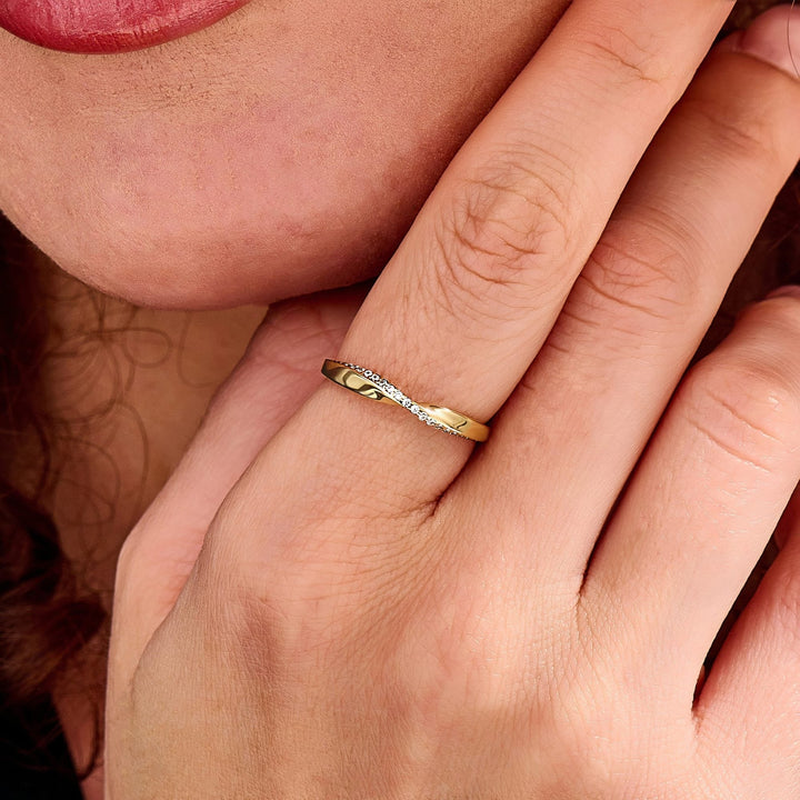Round Cut Diamond Mobius Wedding Twist Band for Women - Doozy Diamonds