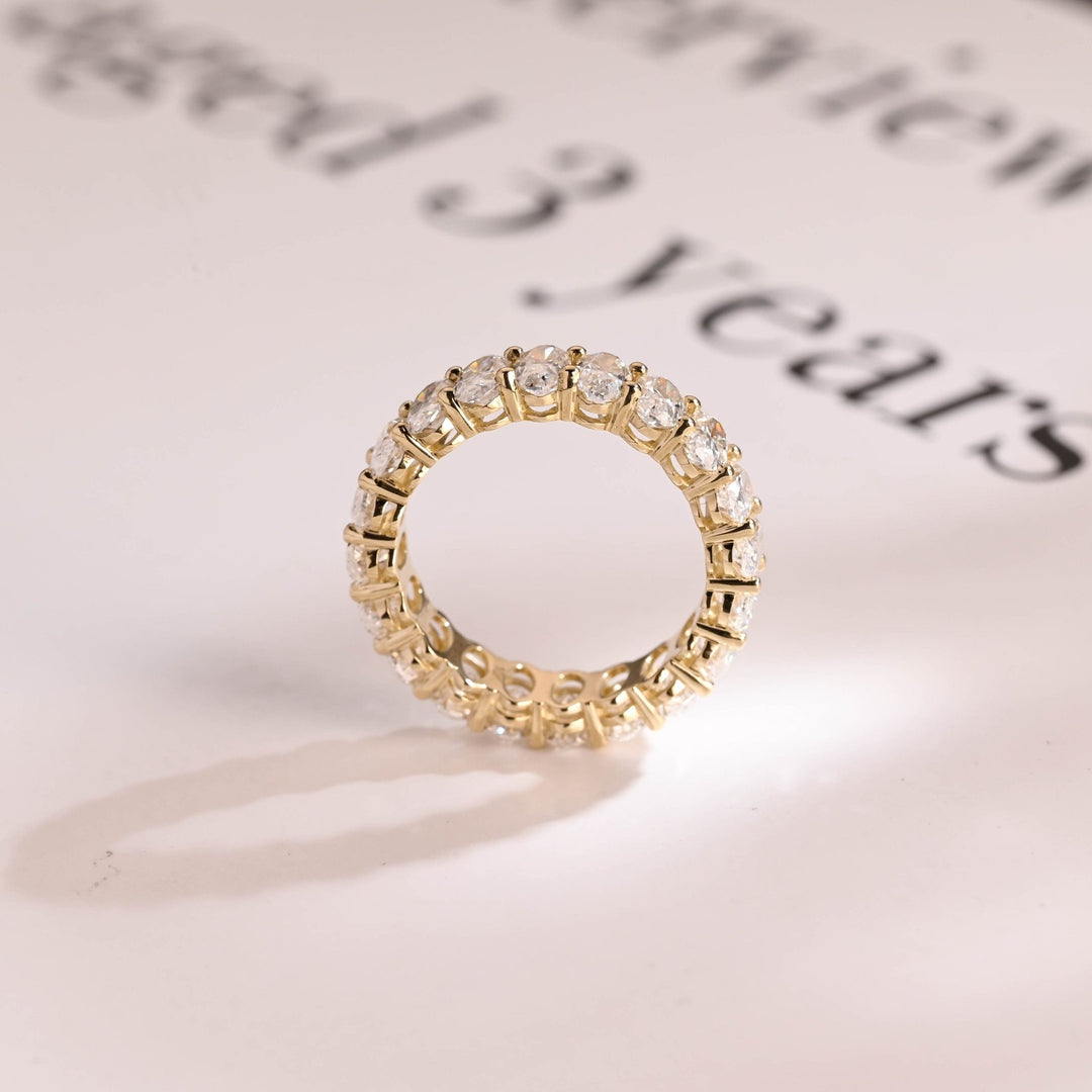 Oval diamond wedding band in yellow gold