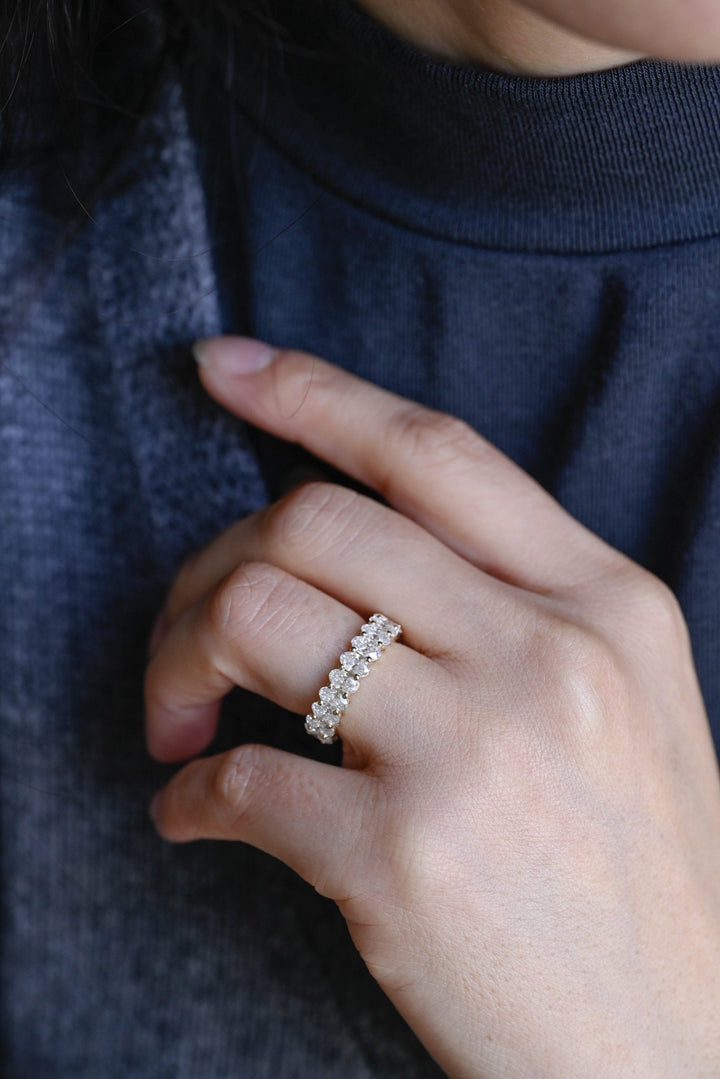 Sustainable oval diamond wedding ring