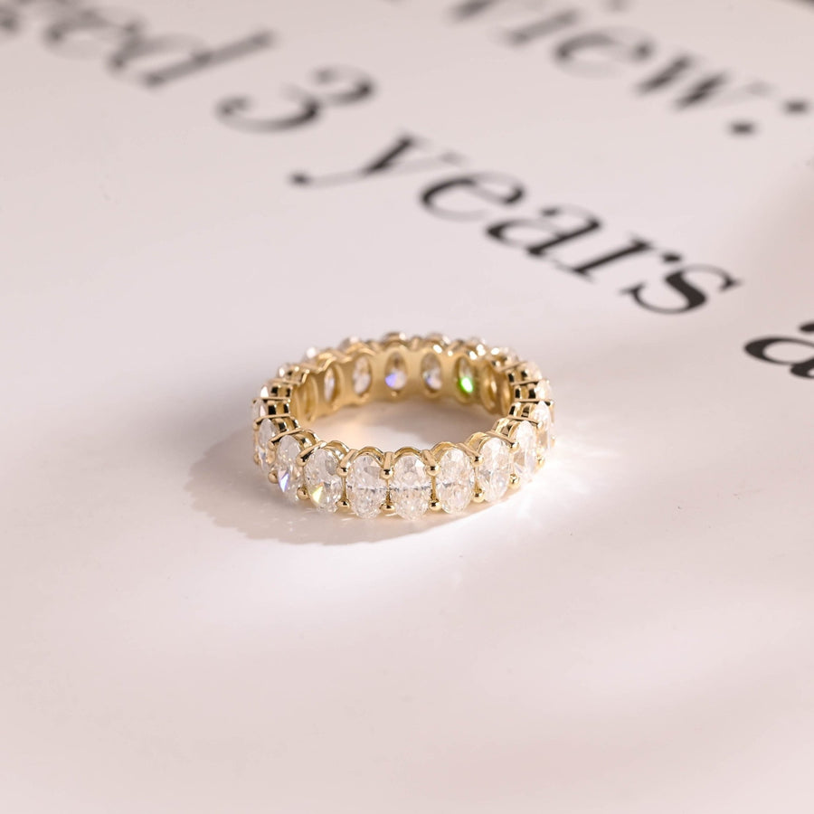 Oval oval diamond wedding band front view