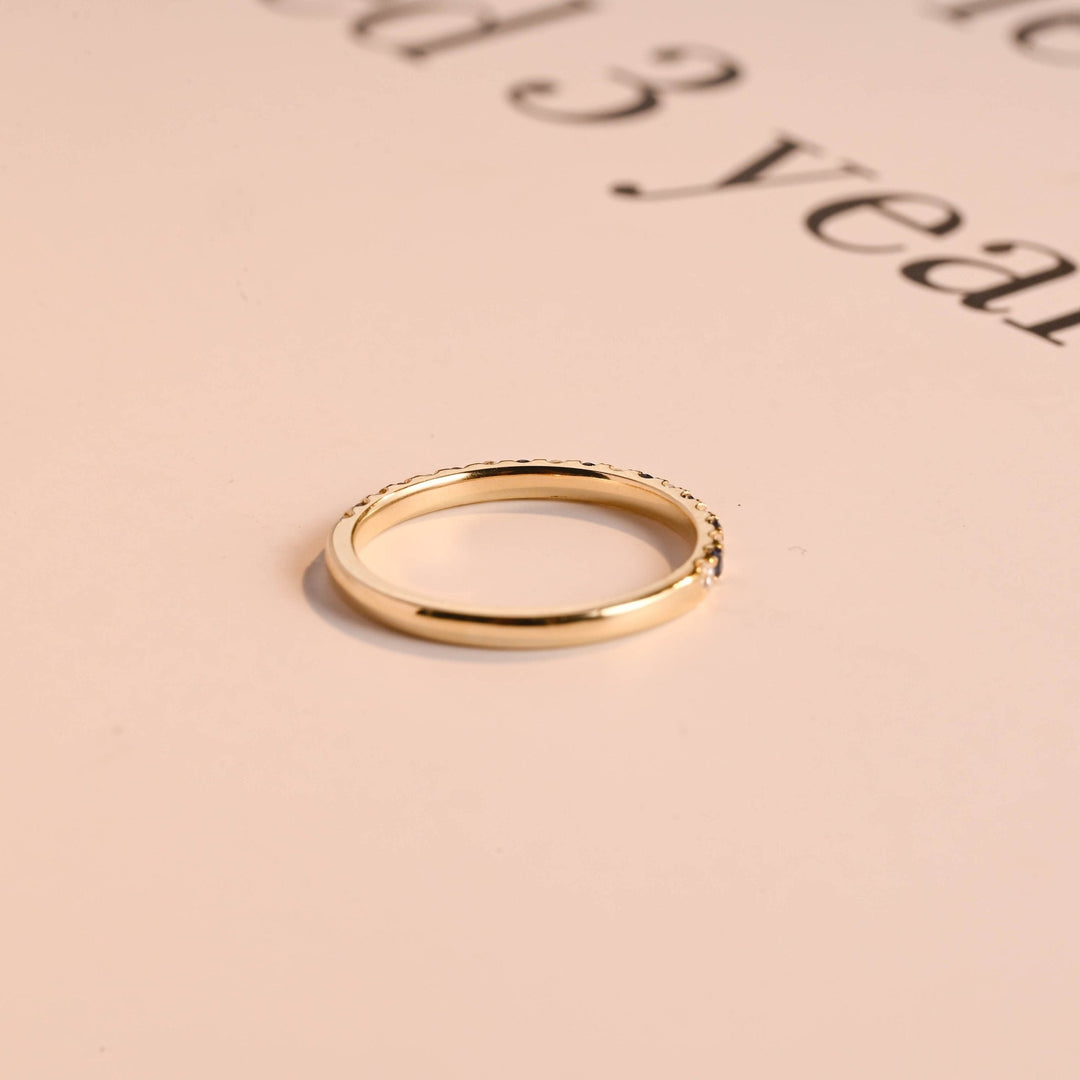 Side view of round diamond wedding band
