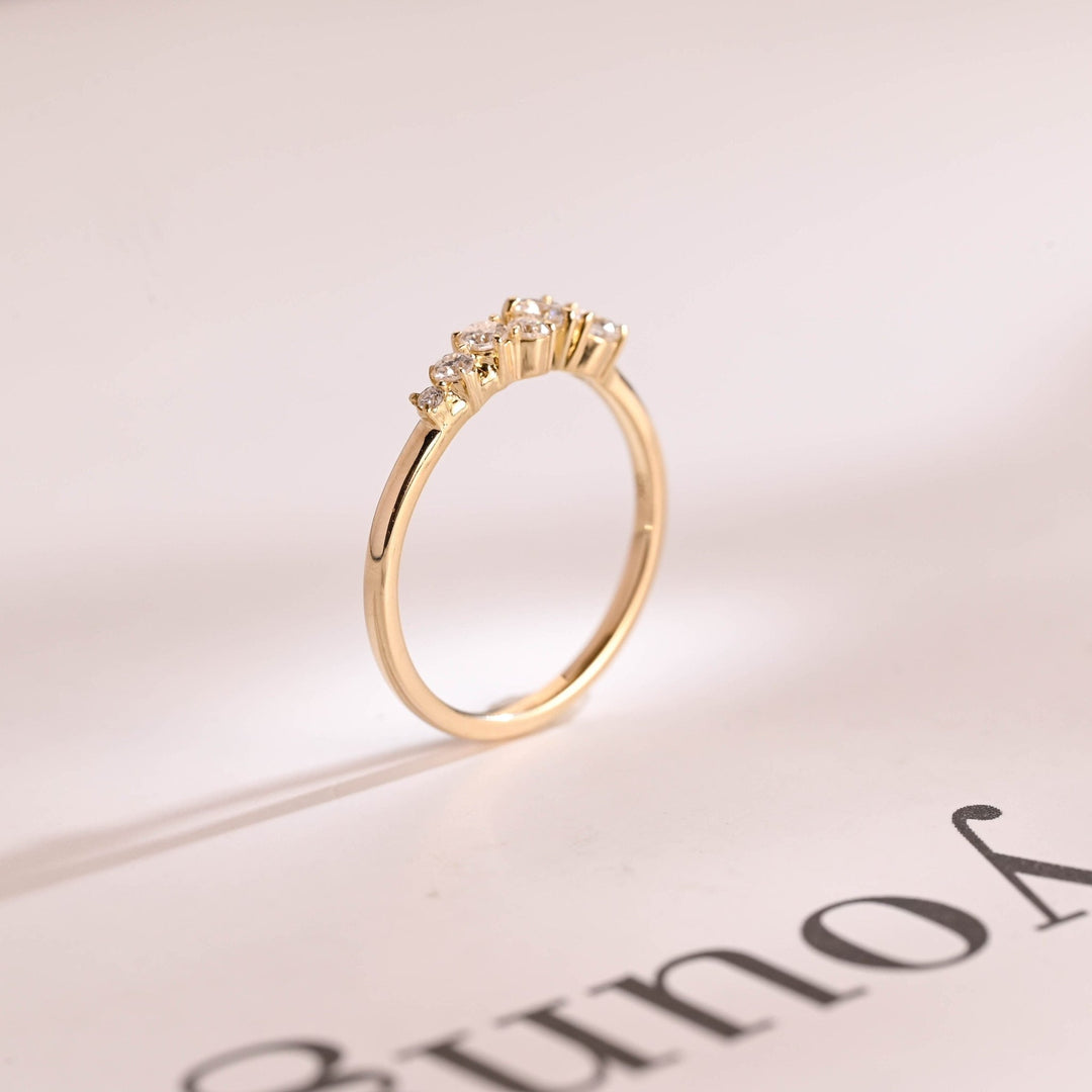 Sustainable round diamond wedding ring