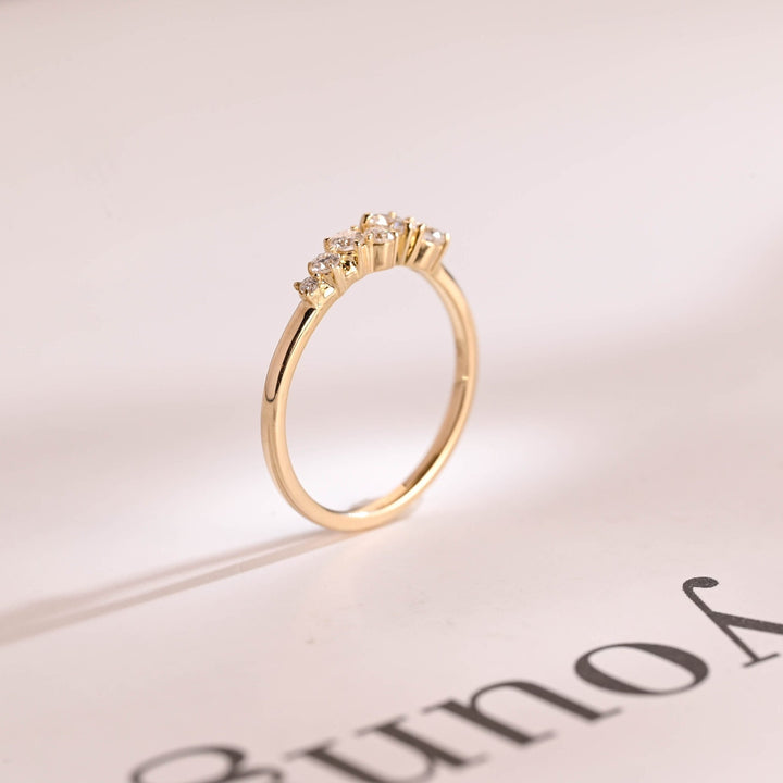 Sustainable round diamond wedding ring