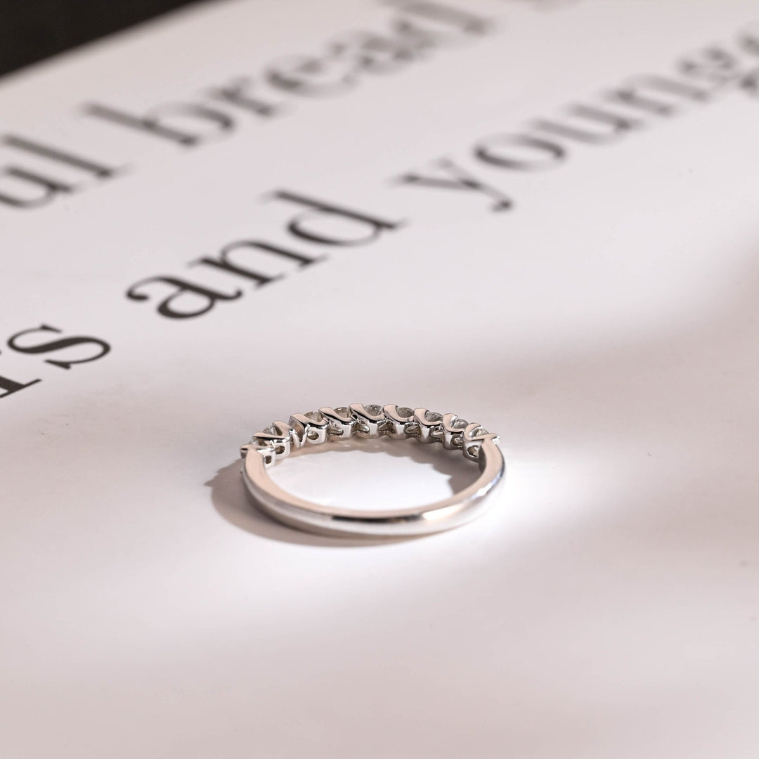 Sustainable round diamond wedding ring