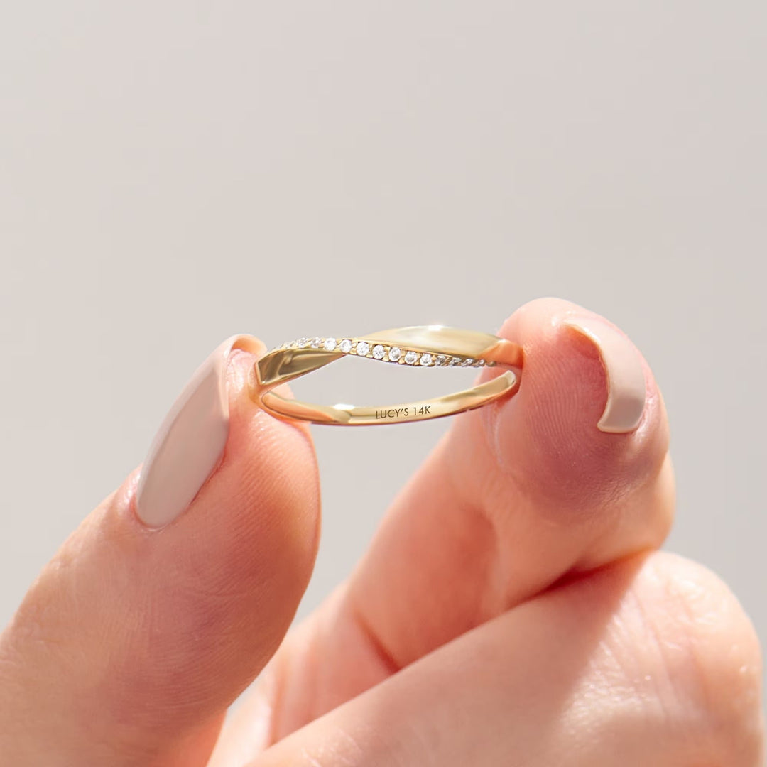 Round Cut Diamond Mobius Wedding Twist Band for Women - Doozy Diamonds