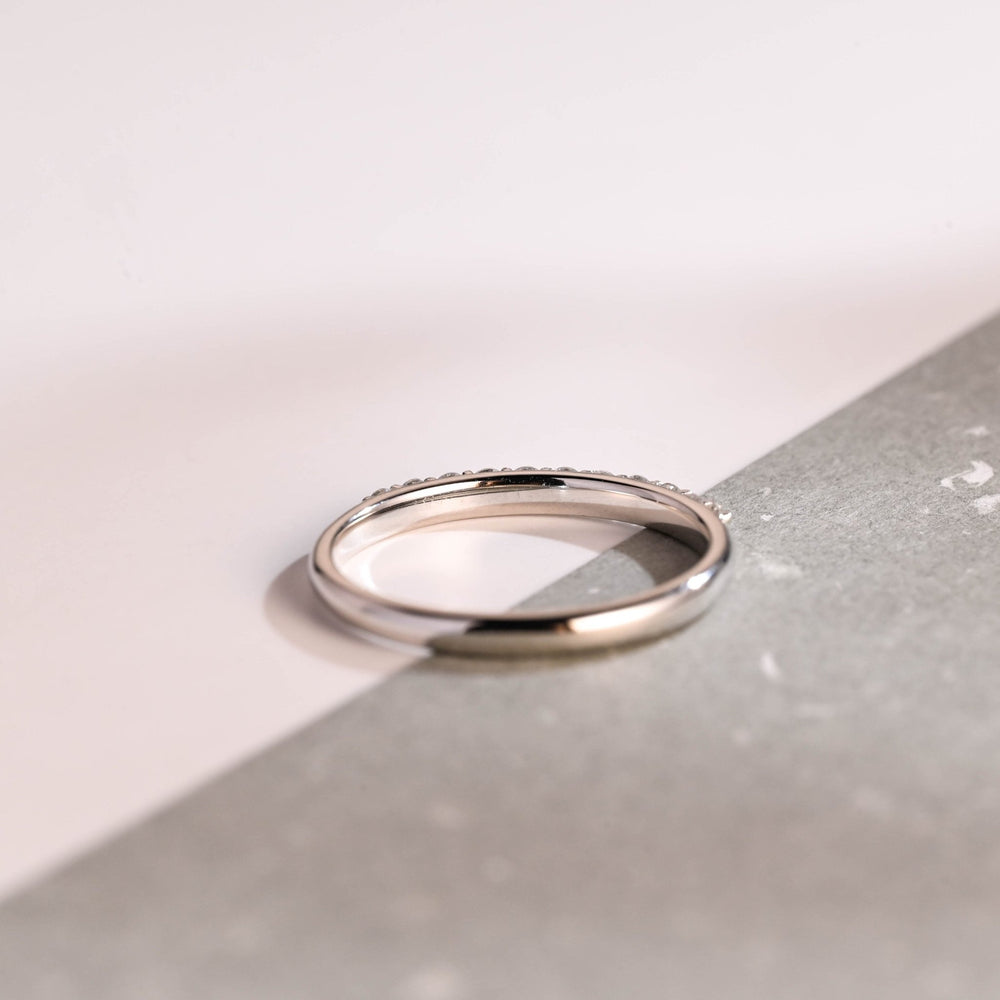 Close-up of 0.14CT round lab grown diamonds