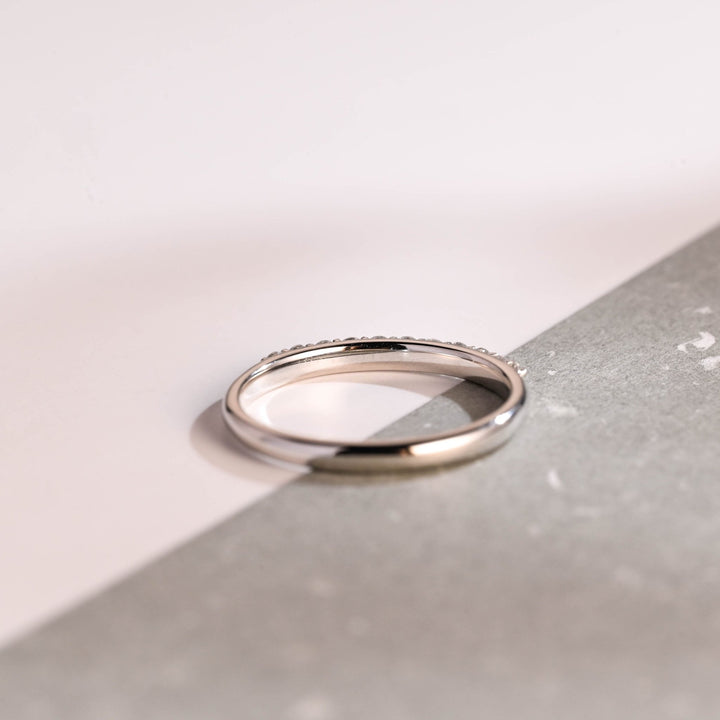 Close-up of 0.14CT round lab grown diamonds