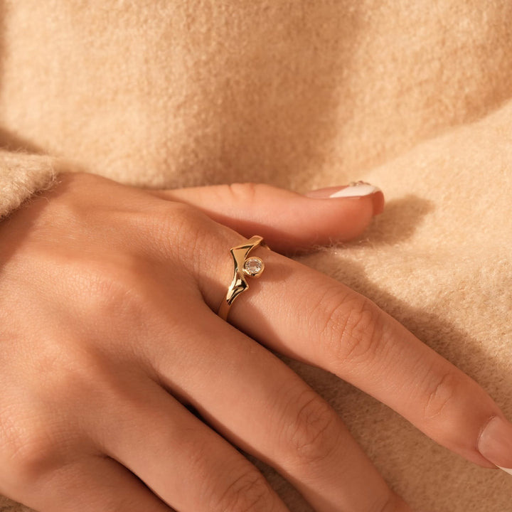 Round Cut Diamond Wave Irregular Gold Ring Gift for Her - Doozy Diamonds