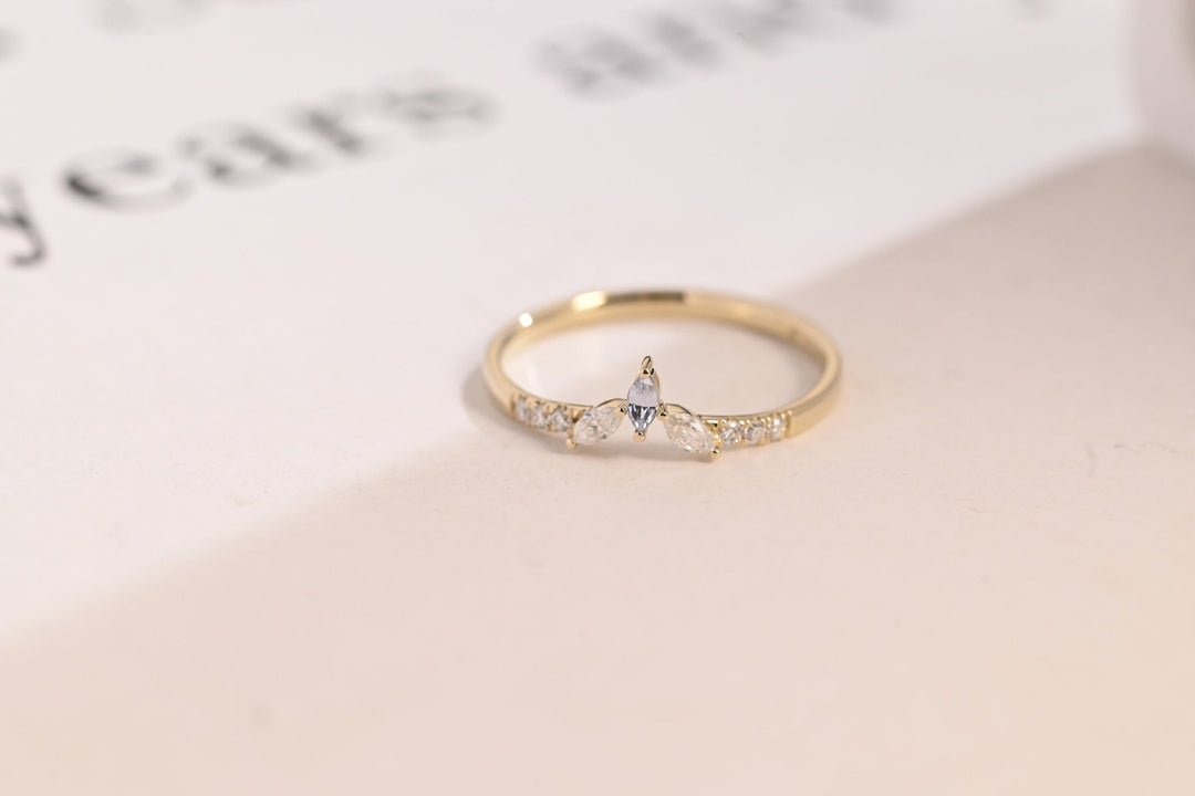Marquise & Round diamond wedding band in yellow gold