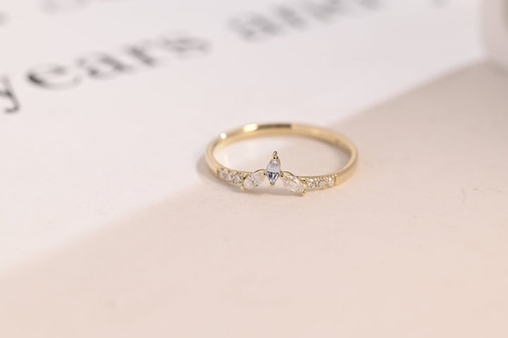 Marquise & Round diamond wedding band in yellow gold