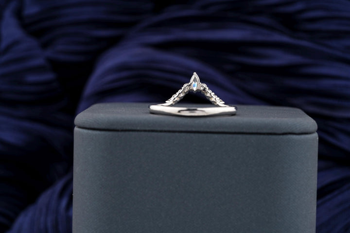 Close-up of 0.4CT round marquise lab grown diamonds