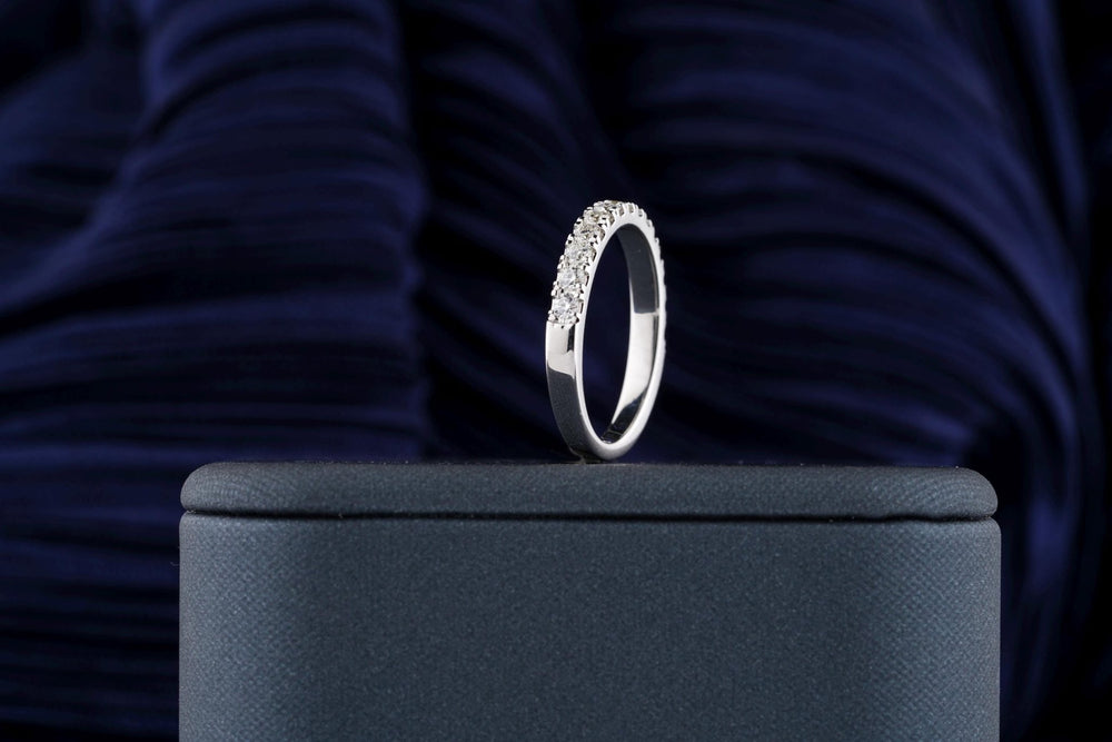 Close-up of 0.45CT round lab grown diamonds