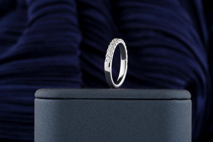 Close-up of 0.45CT round lab grown diamonds