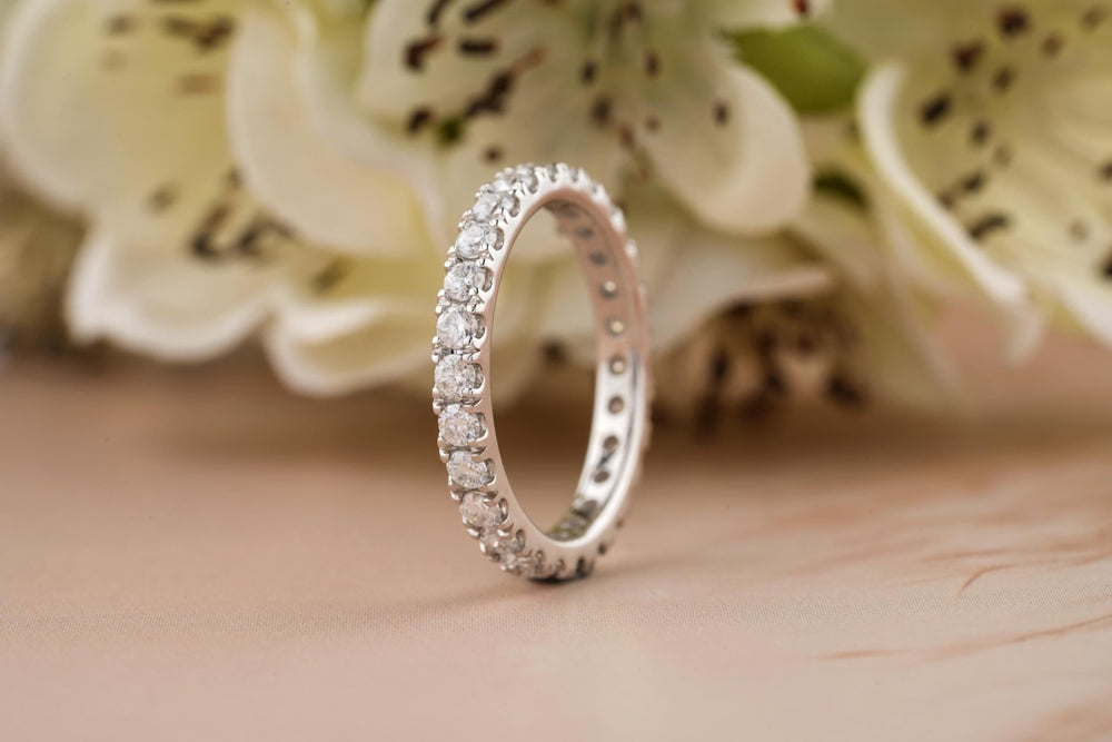 Close-up of 1.0CT round lab grown diamonds