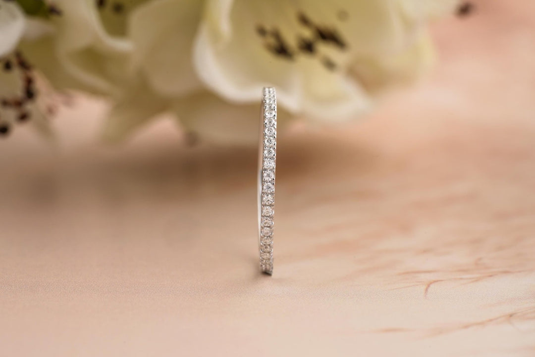 Close-up of 0.3CT round lab grown diamonds