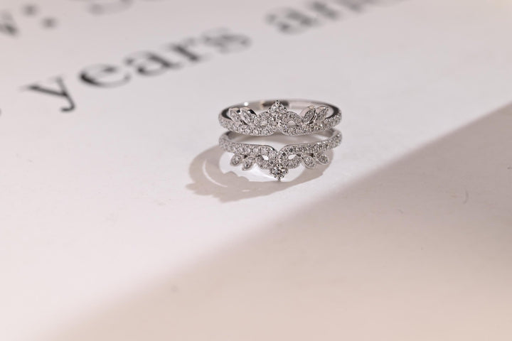 Round diamond wedding band in white gold