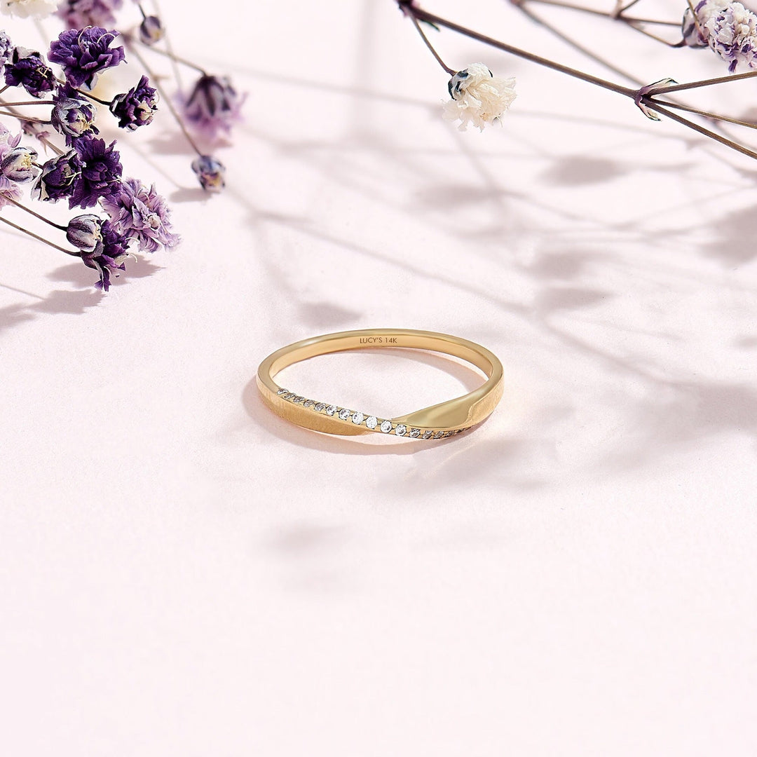 Round Cut Diamond Mobius Wedding Twist Band for Women - Doozy Diamonds