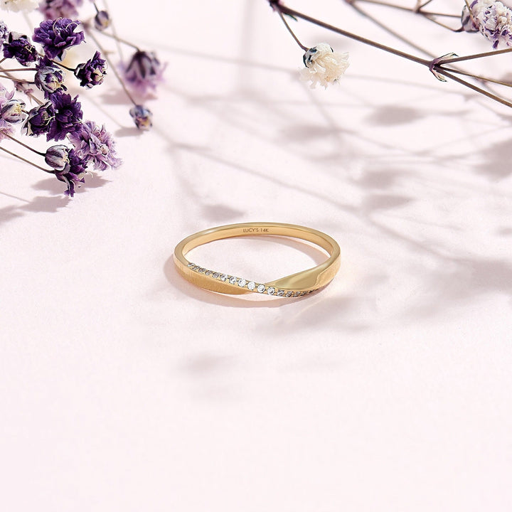 Round Cut Diamond Mobius Wedding Twist Band for Women - Doozy Diamonds