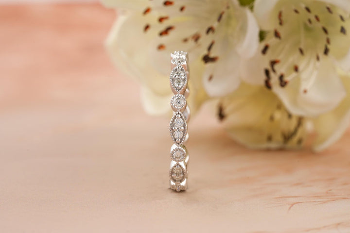 Close-up of 0.6CT round lab grown diamonds