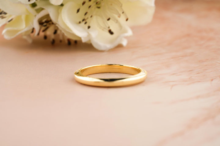 Side view of round diamond wedding band