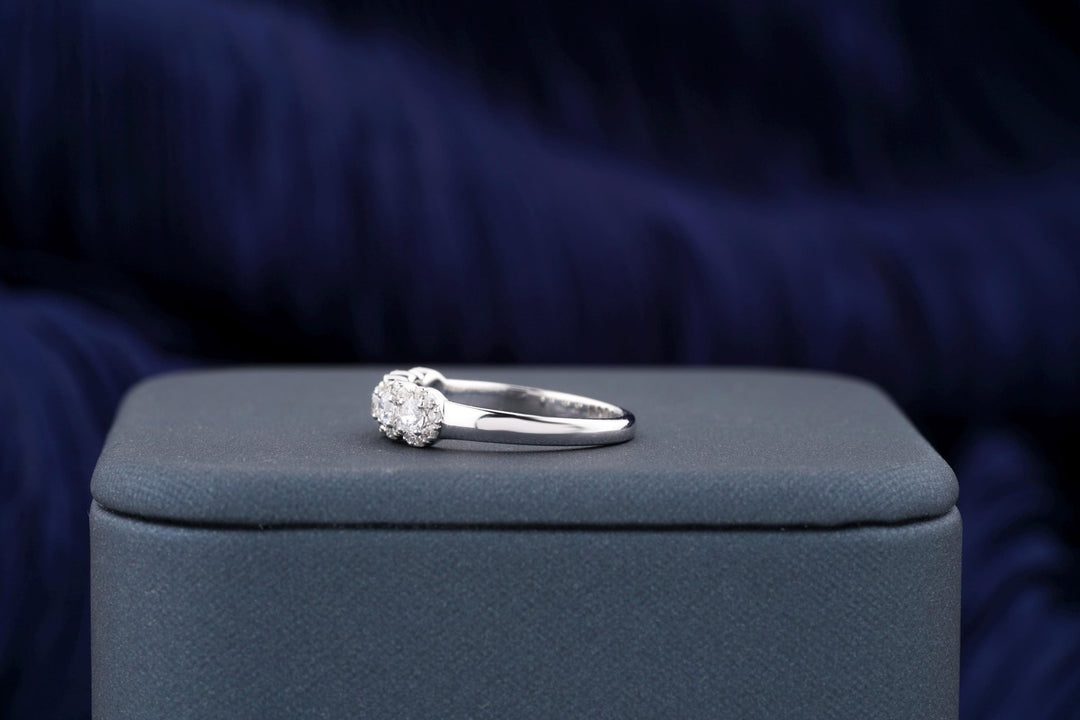 Round diamond wedding band in yellow gold