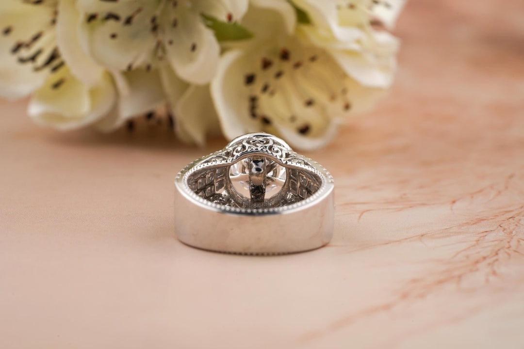 Round halo ring set with an IGI graded diamond